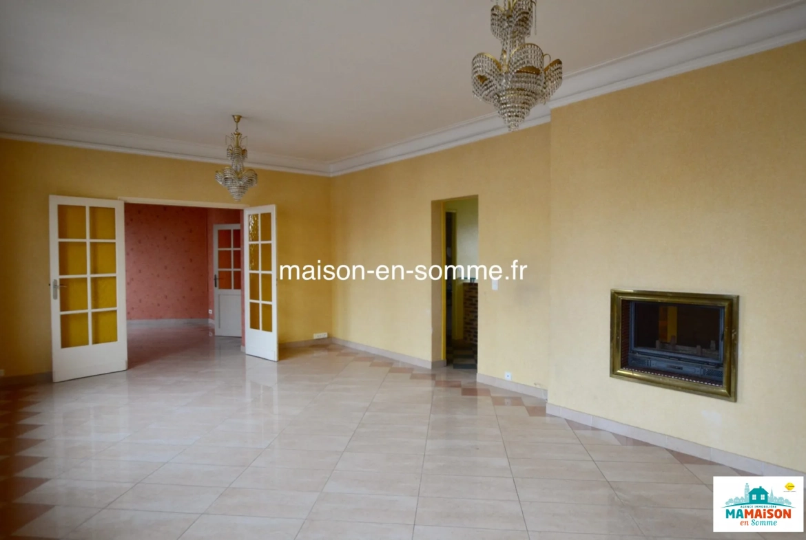 Grande maison de 230 m² avec dépendance et jardin à Fouilloy 