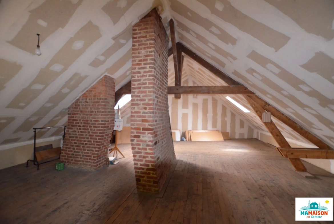 Grande maison de 230 m² avec dépendance et jardin à Fouilloy 