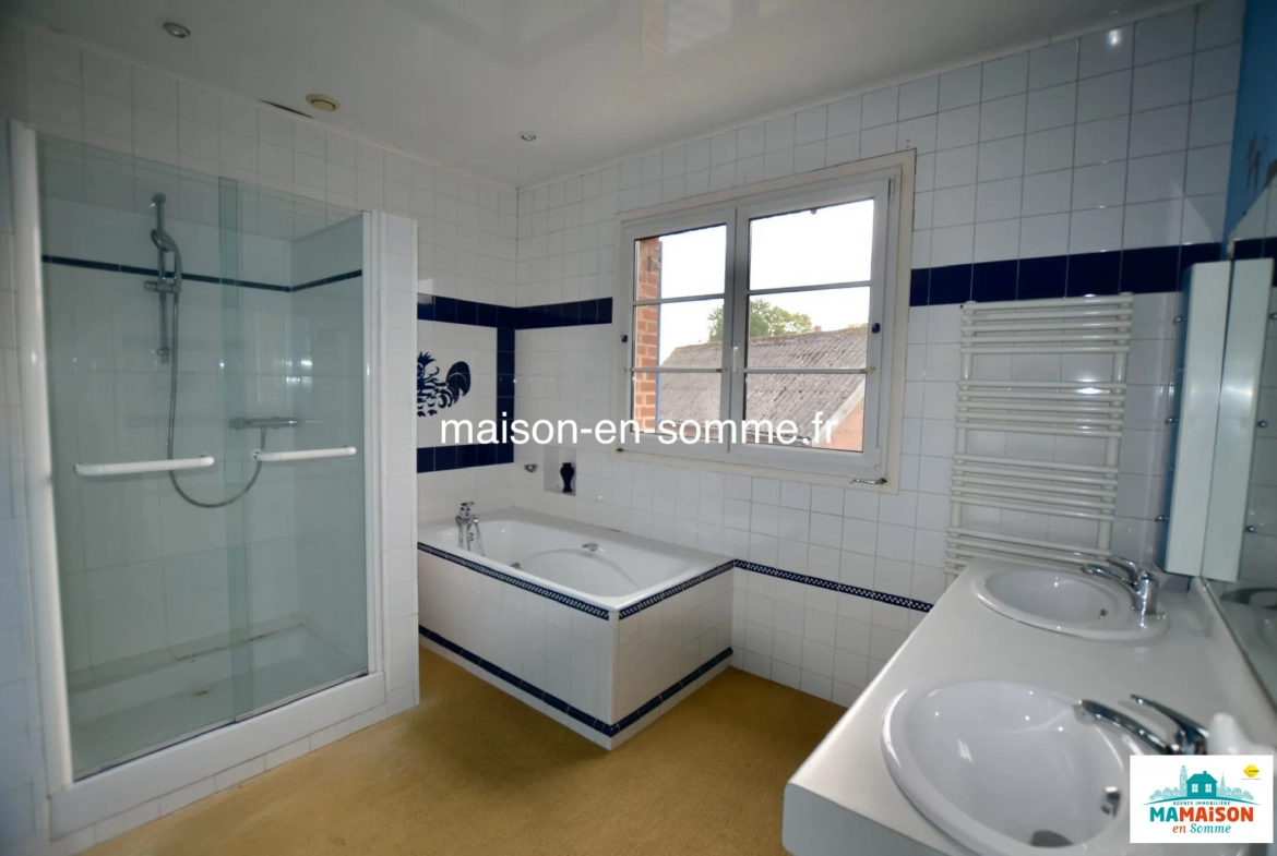 Grande maison de 230 m² avec dépendance et jardin à Fouilloy 