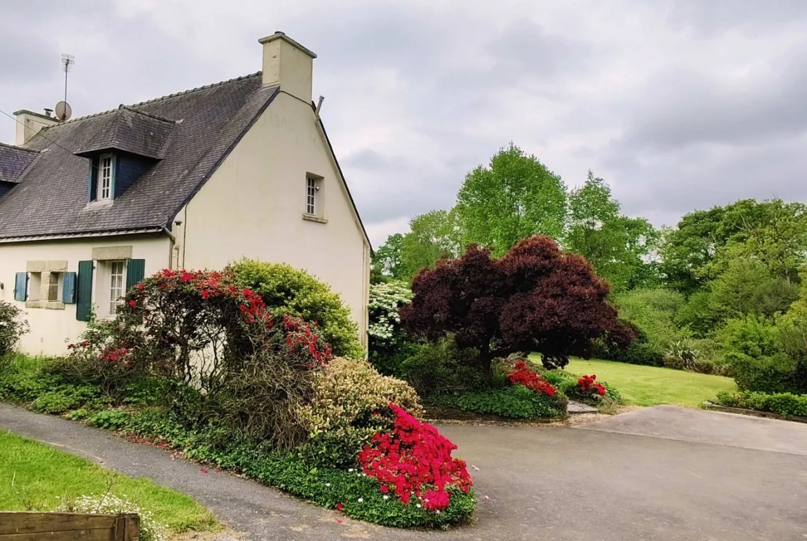 Belle maison avec grand terrain et serre à Guerlédan en Bretagne 