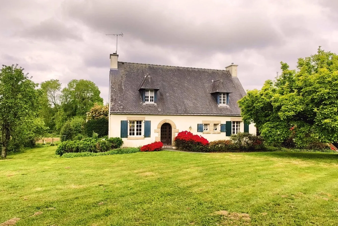 Belle maison avec grand terrain et serre à Guerlédan en Bretagne 