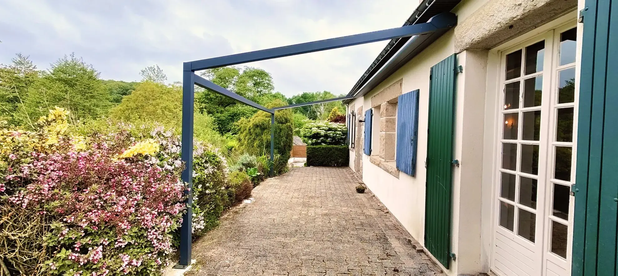 Belle maison avec grand terrain et serre à Guerlédan en Bretagne 