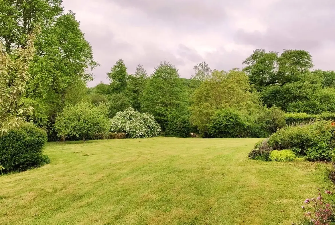 Belle maison avec grand terrain et serre à Guerlédan en Bretagne 