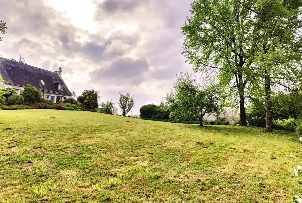 Belle maison avec grand terrain et serre à Guerlédan en Bretagne 