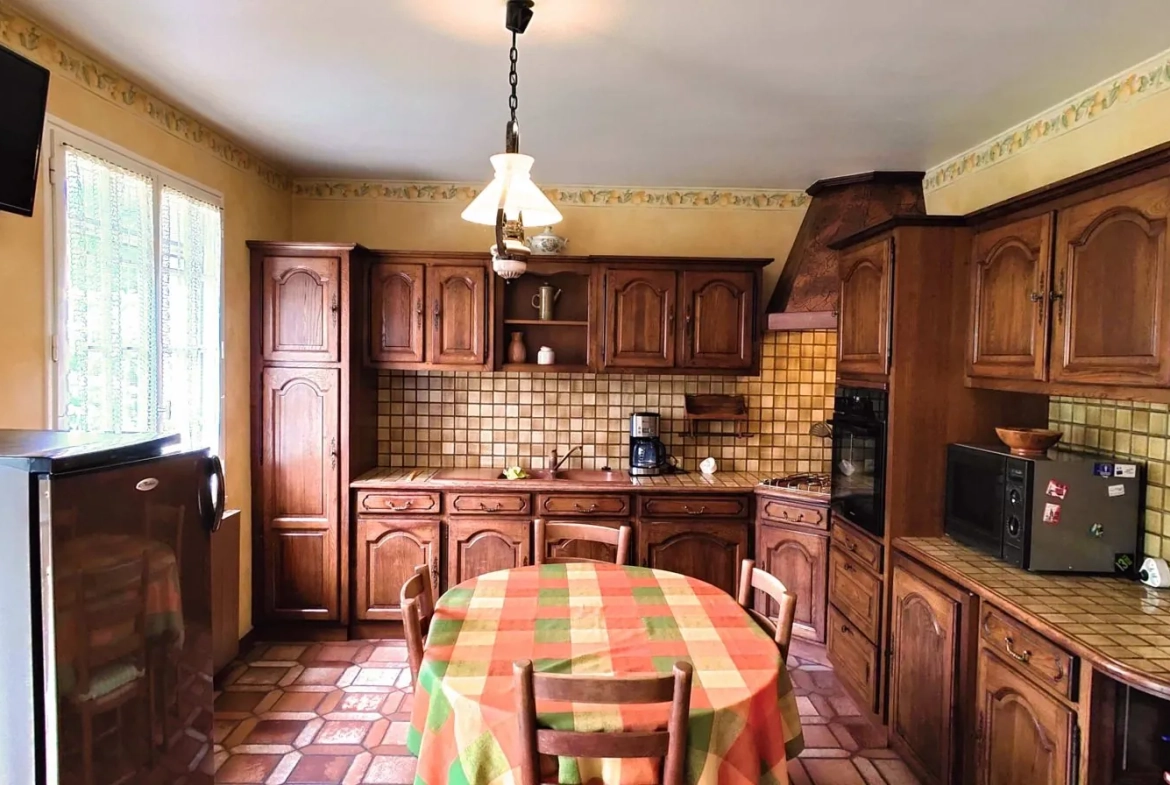 Belle maison avec grand terrain et serre à Guerlédan en Bretagne 