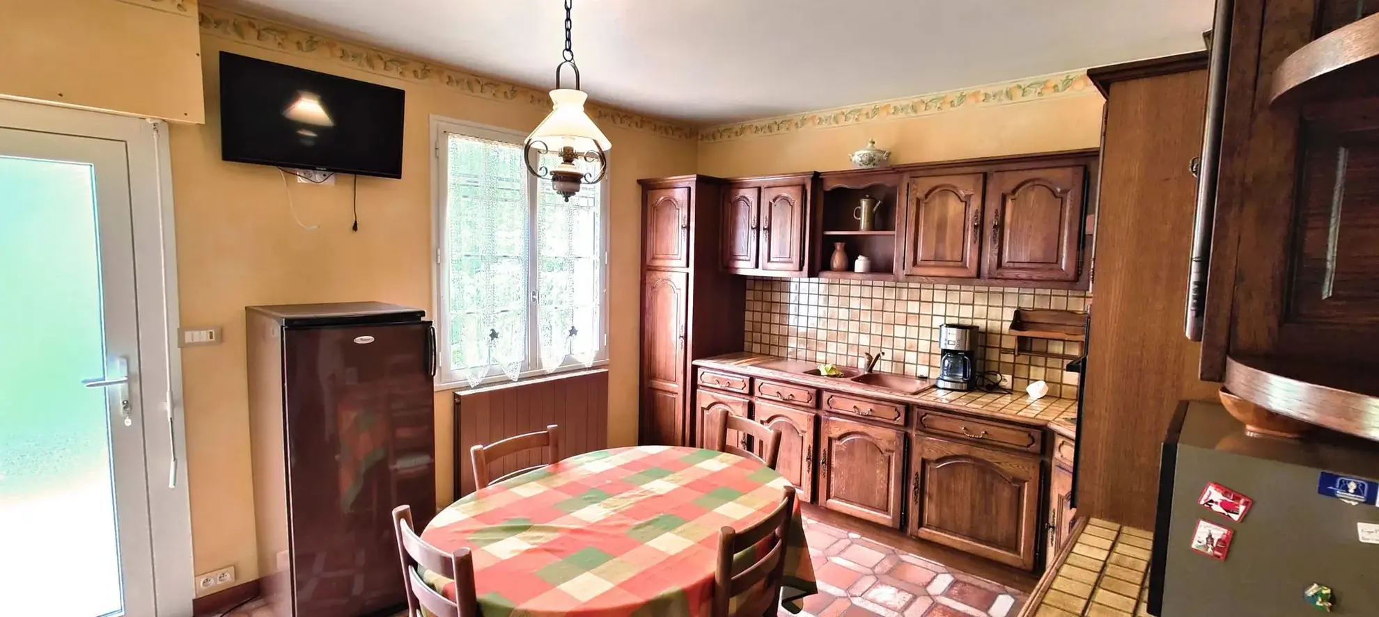 Belle maison avec grand terrain et serre à Guerlédan en Bretagne 