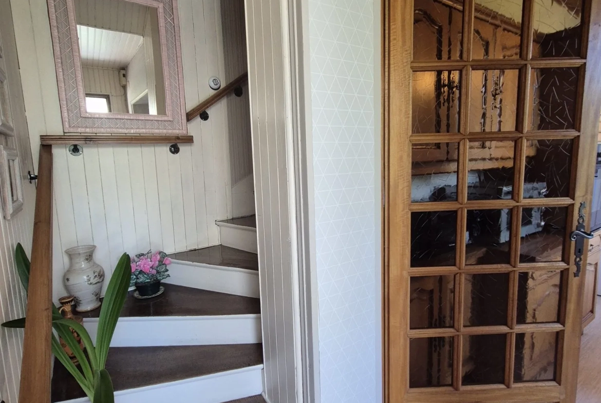 Maison à vendre à Ornans de 55 m² avec garage, jardin et cave, à rafraîchir 