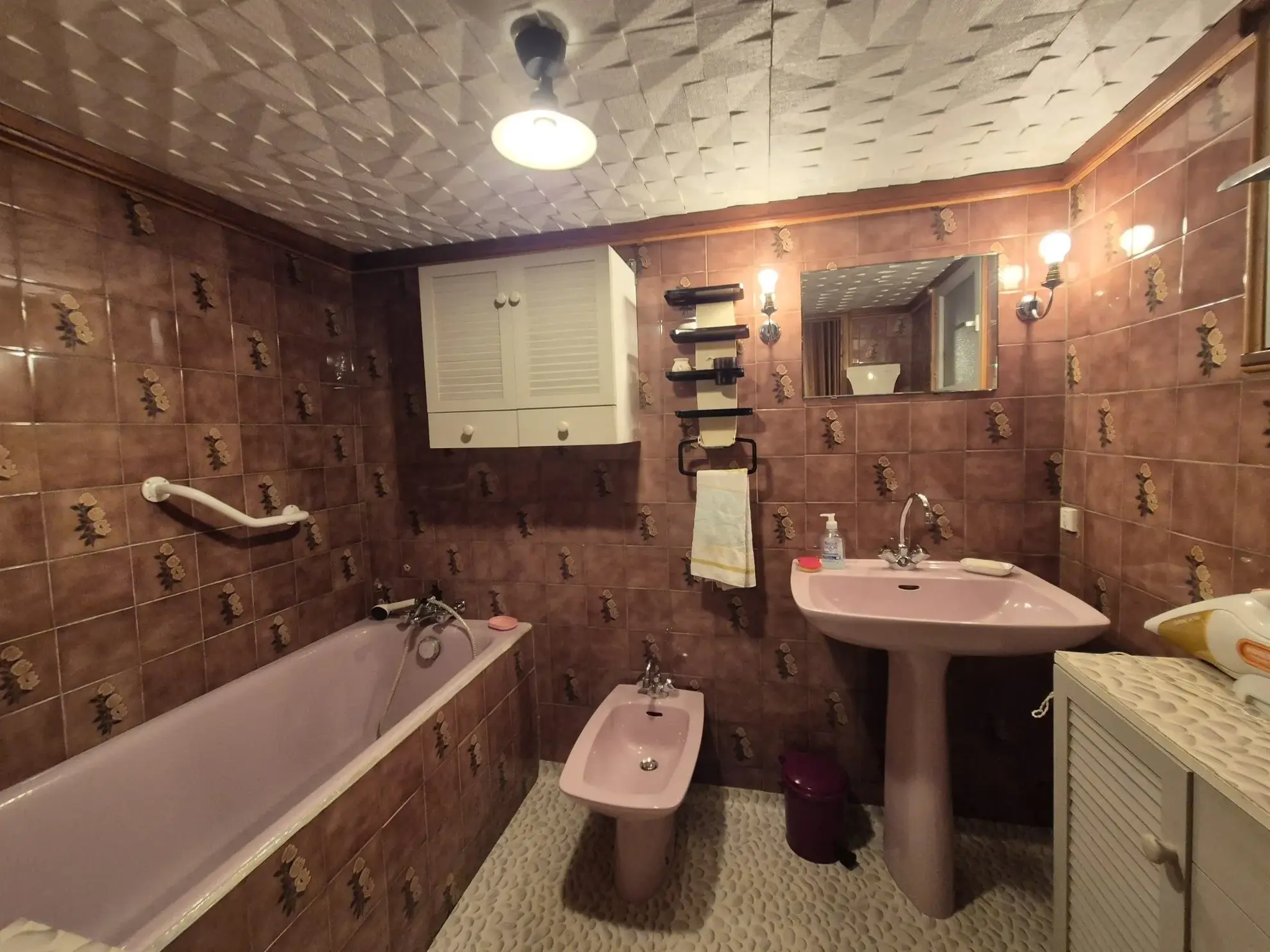 Maison à vendre à Ornans de 55 m² avec garage, jardin et cave, à rafraîchir 