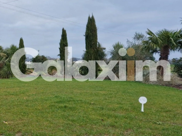 Terrain constructible de 308 m² à Guer, environnement calme et privé