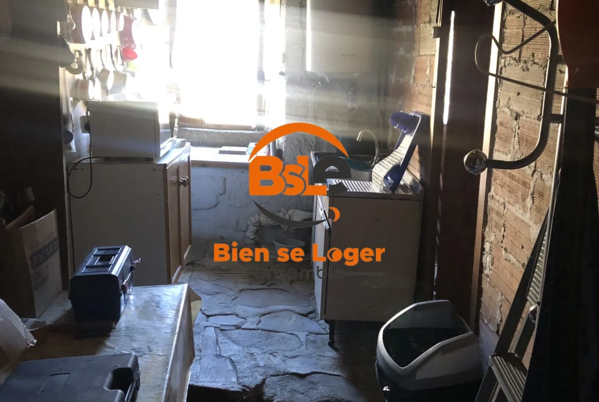 Corps de ferme en pierre à rénover en Lozère avec grand potentiel 