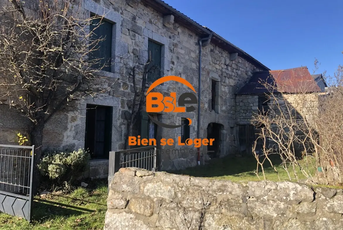 Corps de ferme en pierre à rénover en Lozère avec grand potentiel 