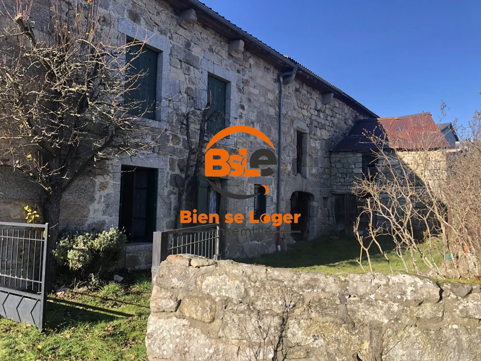 Corps de ferme en pierre à rénover en Lozère avec grand potentiel 