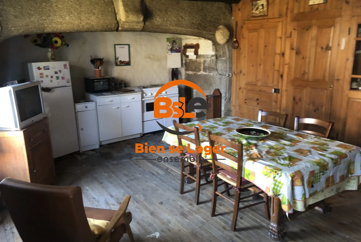 Corps de ferme en pierre à rénover en Lozère avec grand potentiel 
