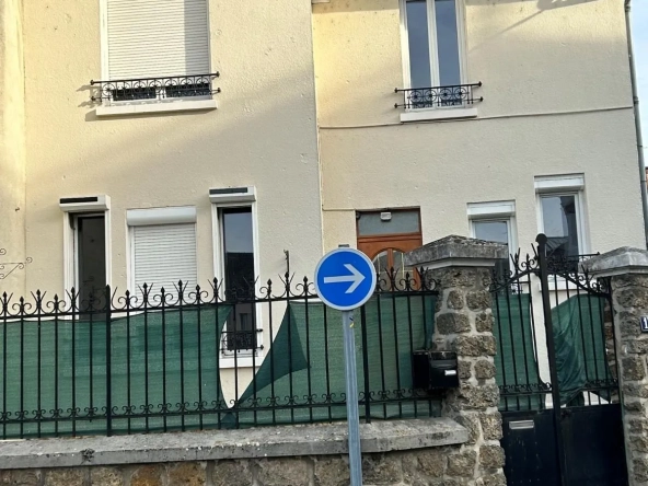 Belle demeure à vendre à Dormans avec jardin et garage – Immobilier résidentiel