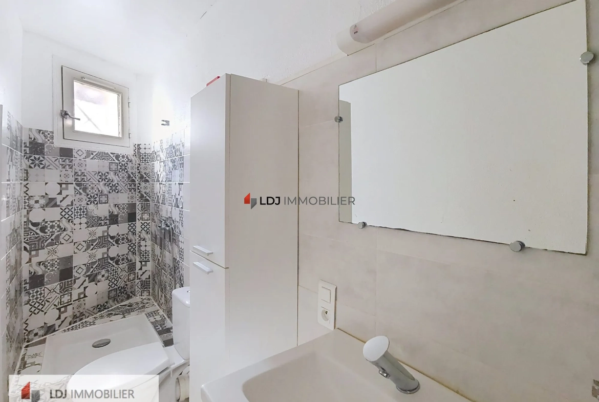 Appartement T3 lumineux sans charges à Saint-Féliu-d'Avall avec cour privée 