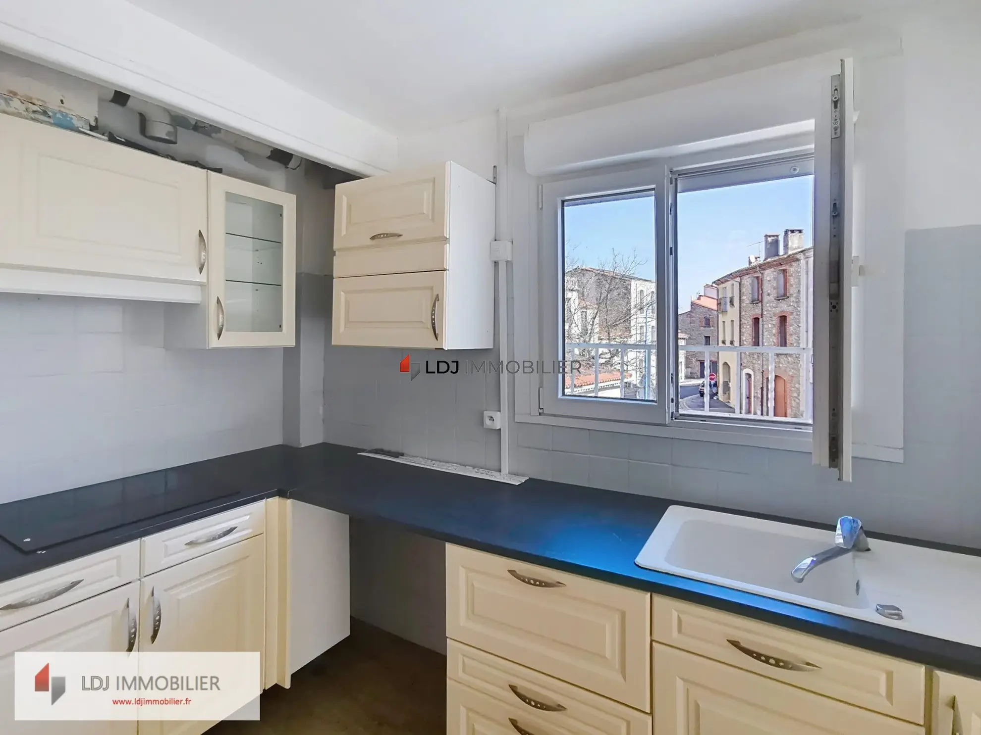 Appartement T3 lumineux sans charges à Saint-Féliu-d'Avall avec cour privée 