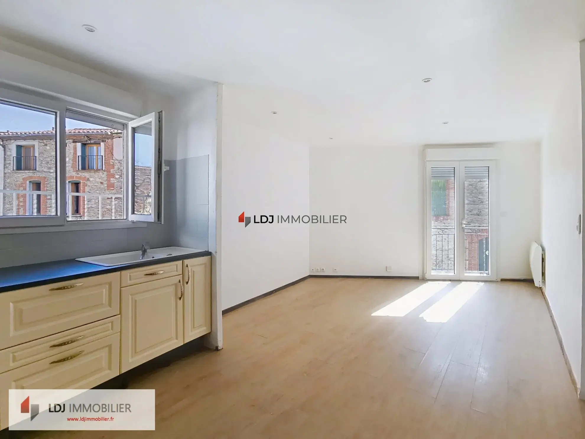 Appartement T3 lumineux sans charges à Saint-Féliu-d'Avall avec cour privée 
