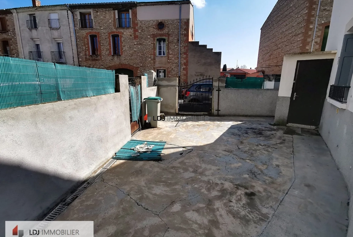 Appartement T3 lumineux sans charges à Saint-Féliu-d'Avall avec cour privée 