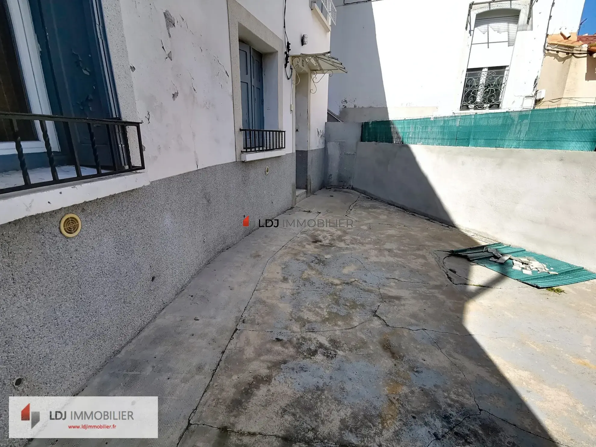 Appartement T3 lumineux sans charges à Saint-Féliu-d'Avall avec cour privée 