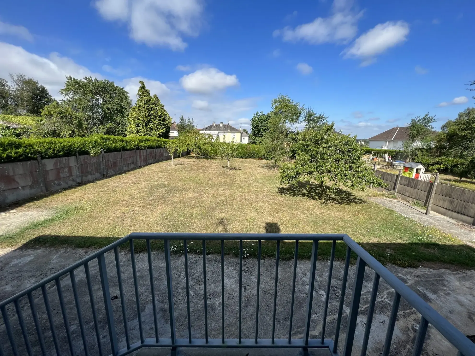 Maison à vendre à Saint-Berthevin – 77 m², jardin et garage, quartier calme 
