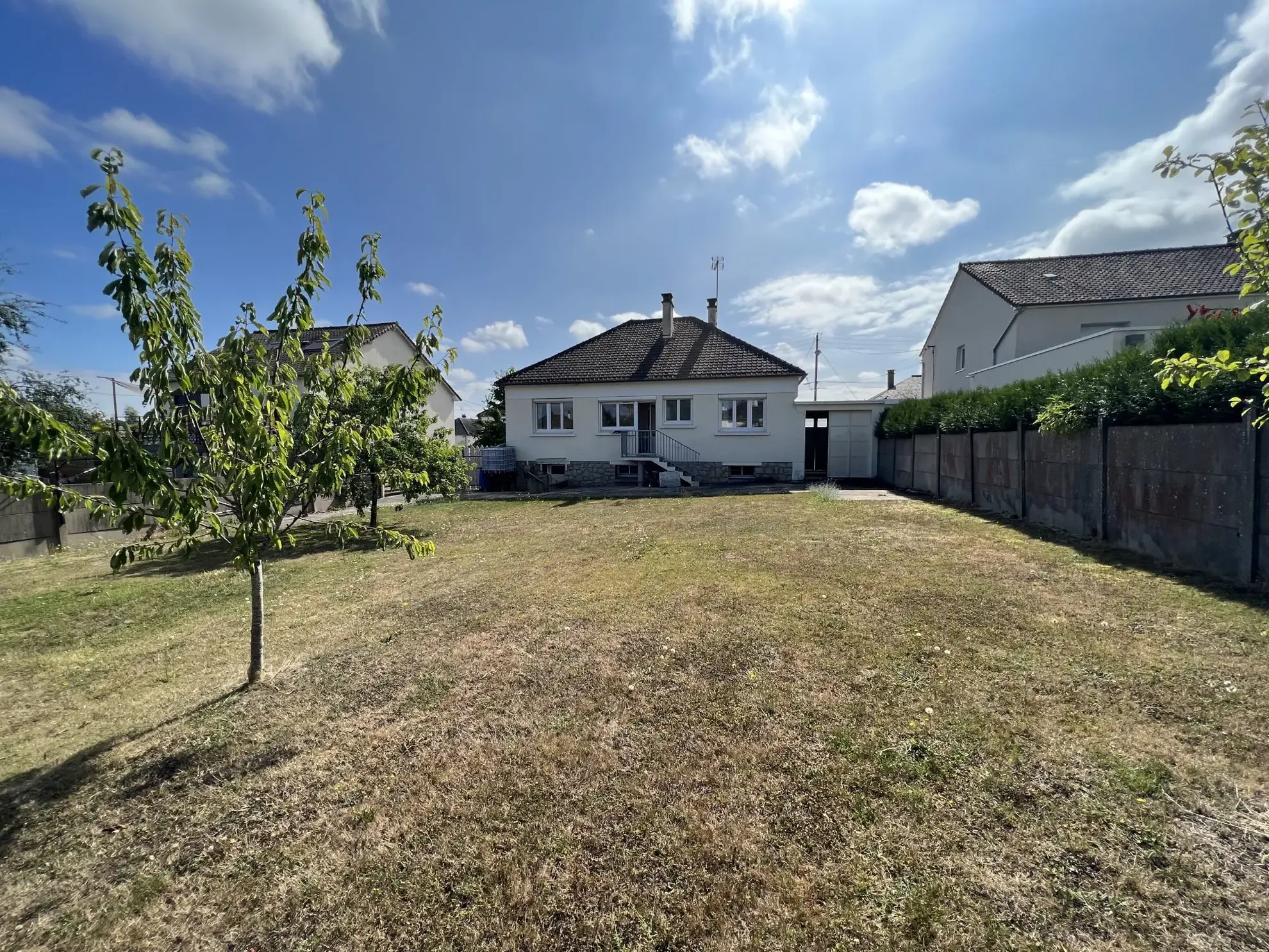 Maison à vendre à Saint-Berthevin – 77 m², jardin et garage, quartier calme 