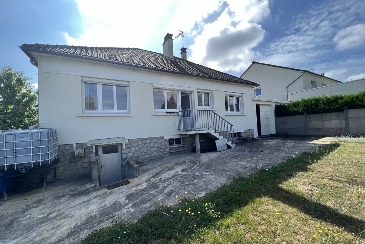 Maison à vendre à Saint-Berthevin – 77 m², jardin et garage, quartier calme 