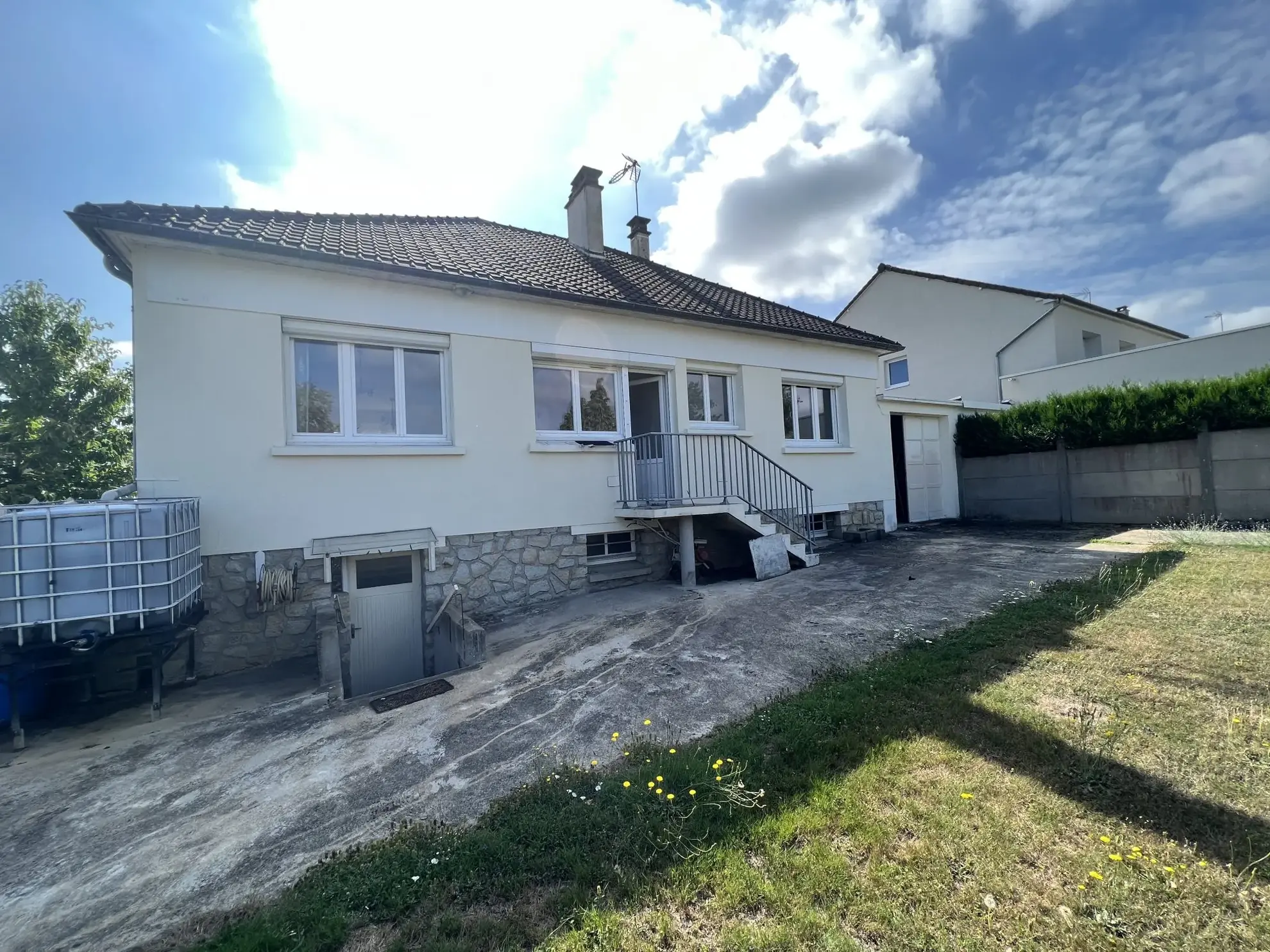 Maison à vendre à Saint-Berthevin – 77 m², jardin et garage, quartier calme 