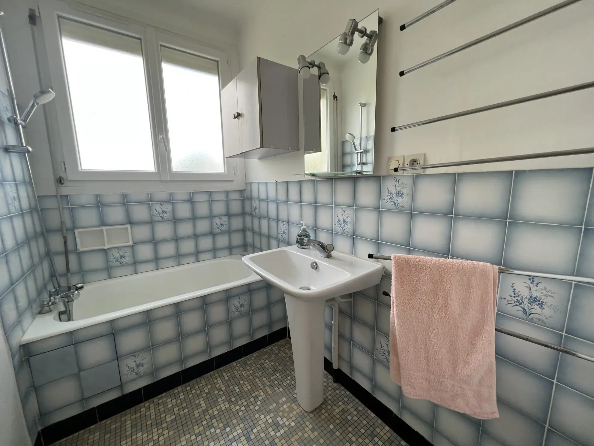 Maison à vendre à Saint-Berthevin – 77 m², jardin et garage, quartier calme 