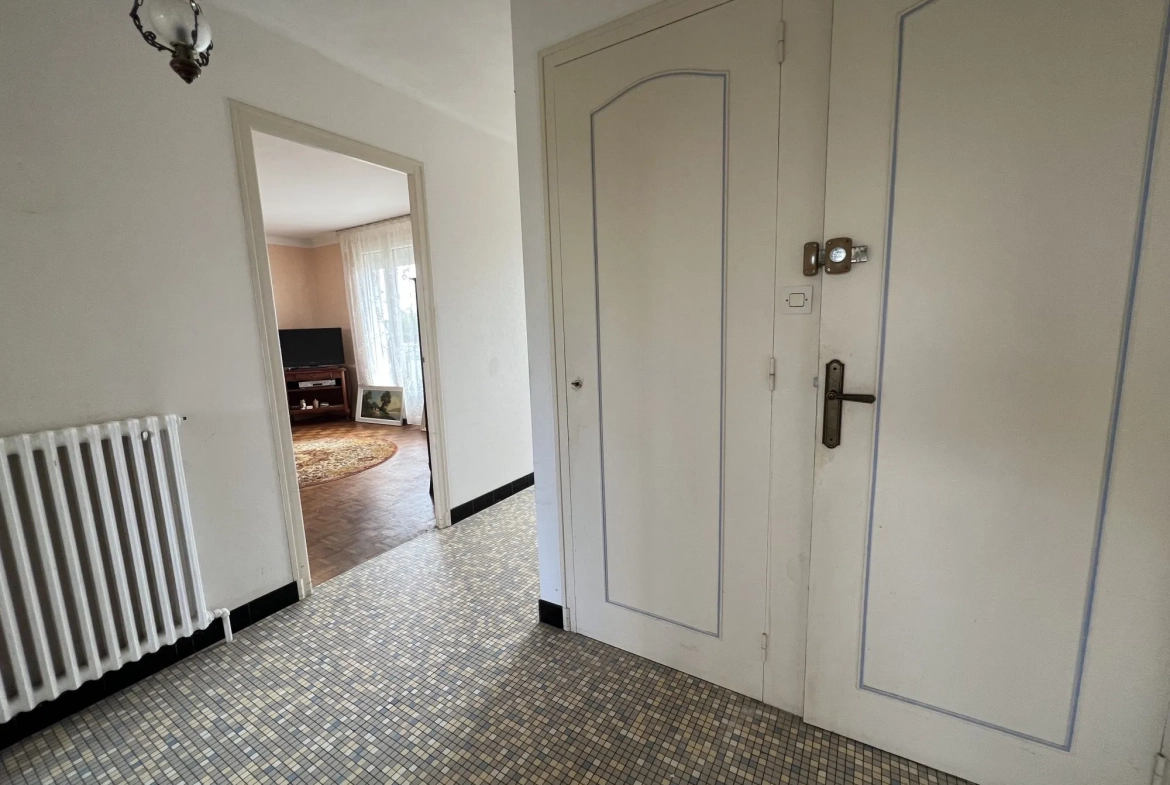 Maison à vendre à Saint-Berthevin – 77 m², jardin et garage, quartier calme 