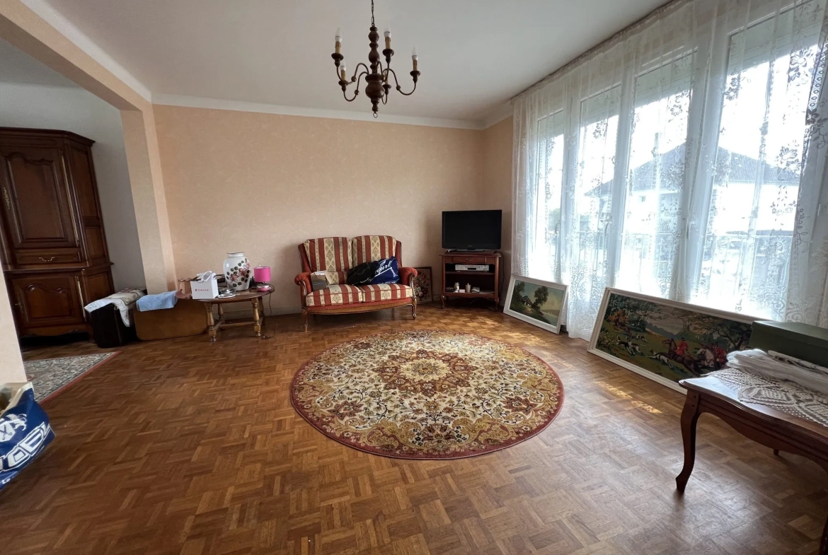 Maison à vendre à Saint-Berthevin – 77 m², jardin et garage, quartier calme 