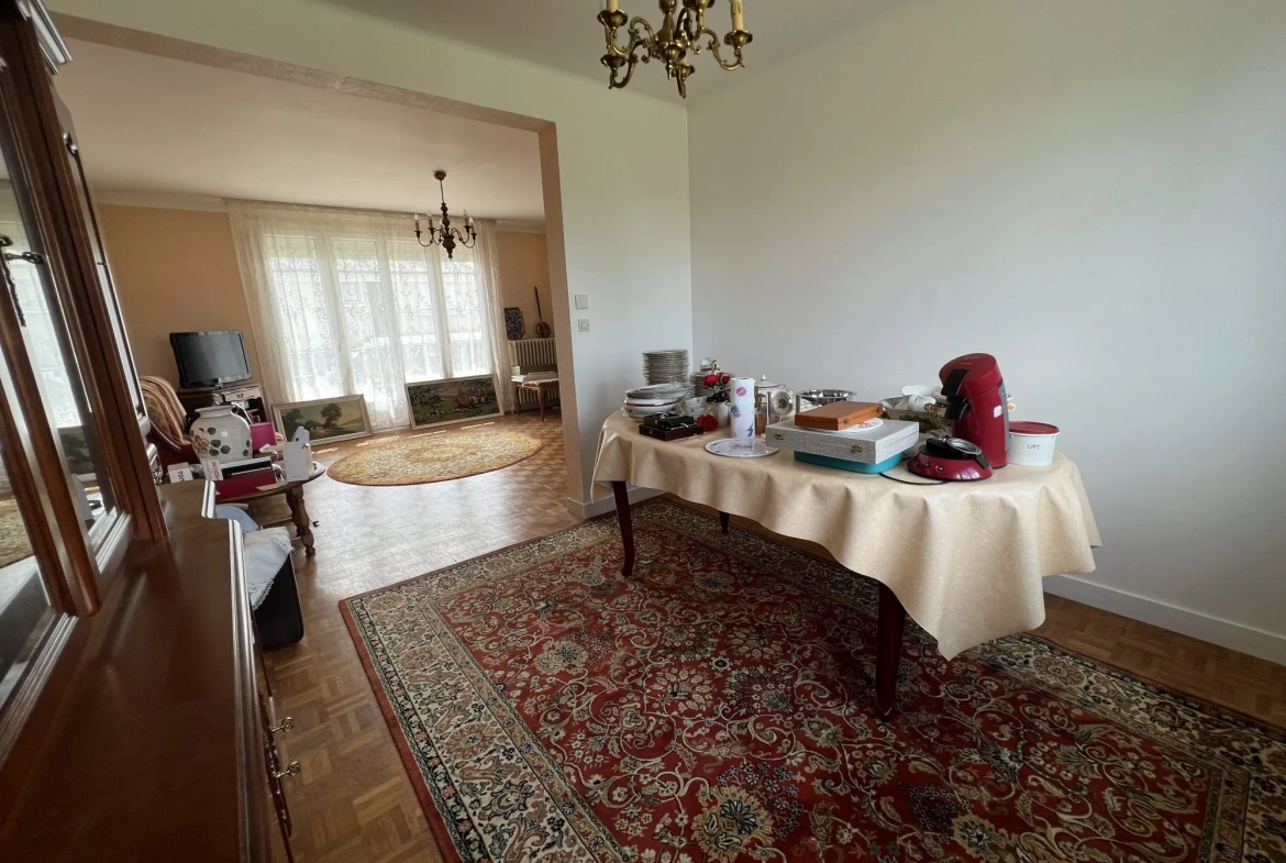 Maison à vendre à Saint-Berthevin – 77 m², jardin et garage, quartier calme 