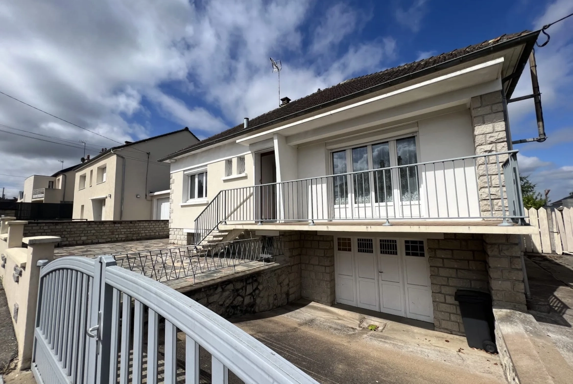 Maison à vendre à Saint-Berthevin – 77 m², jardin et garage, quartier calme 