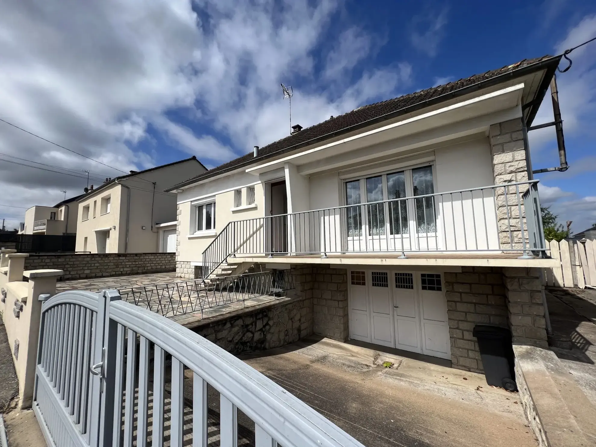 Maison à vendre à Saint-Berthevin – 77 m², jardin et garage, quartier calme 