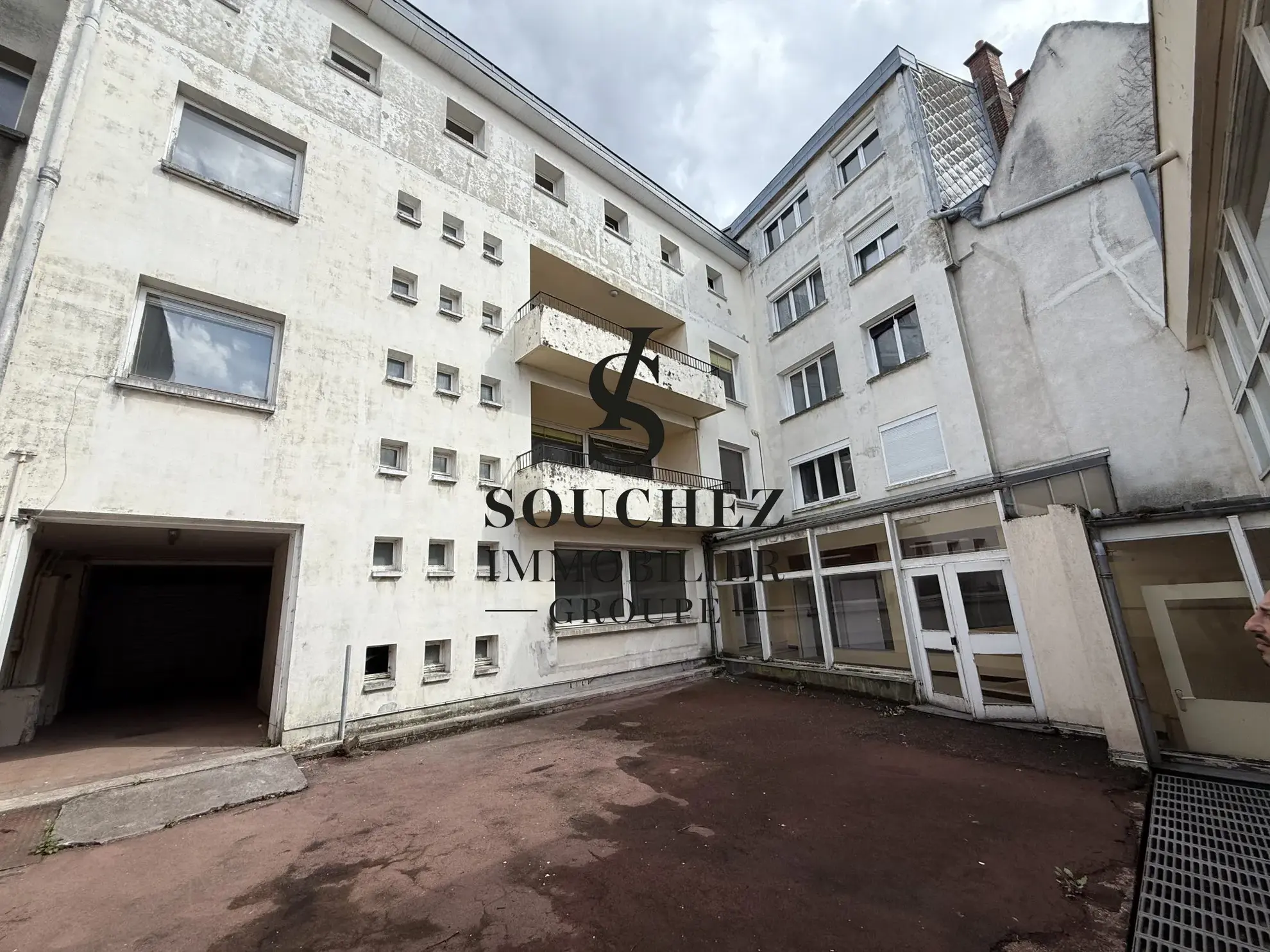 Appartement de 90 m² à aménager avec parking en hyper-centre d'Arras 