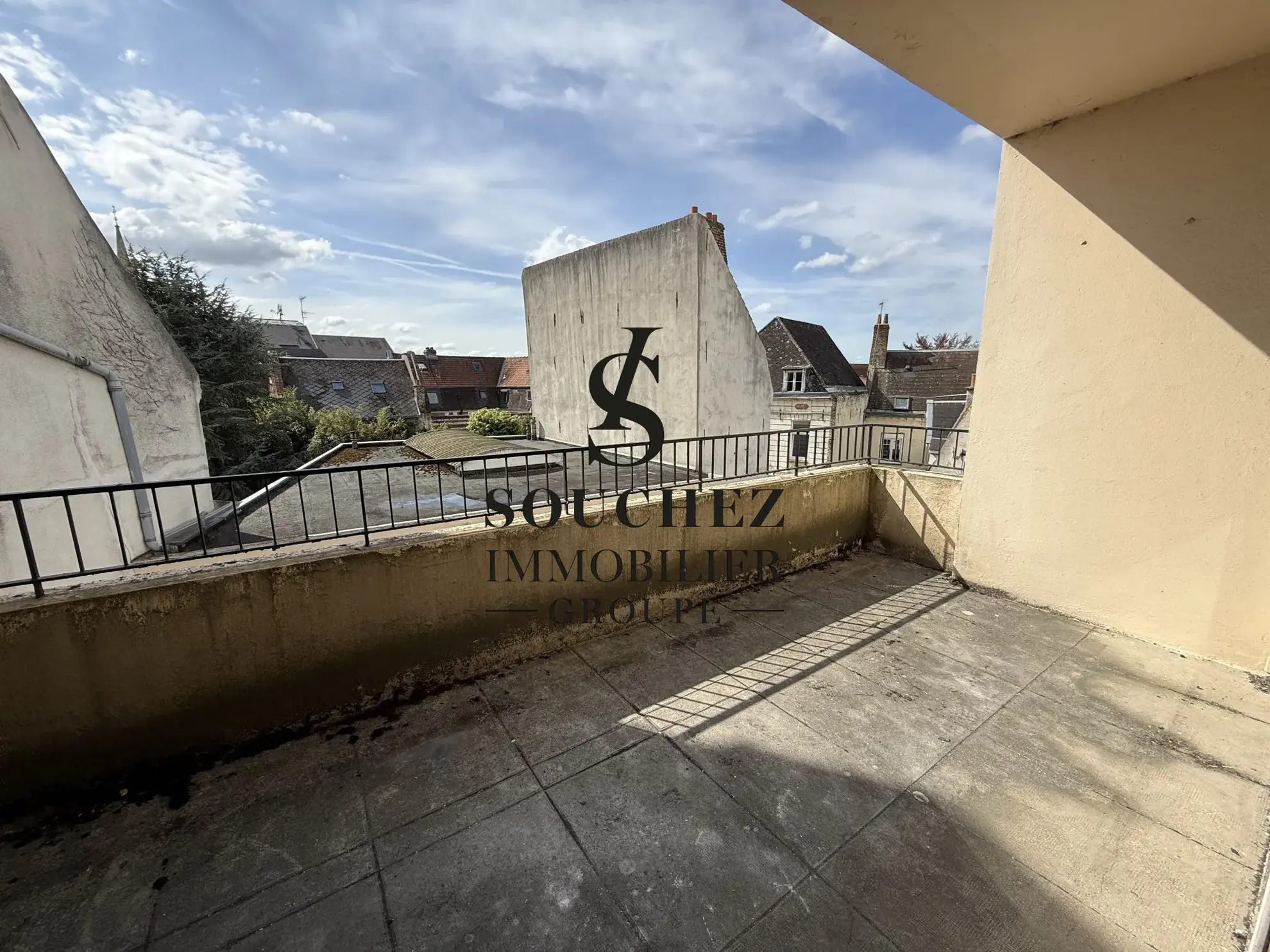 Appartement de 90 m² à aménager avec parking en hyper-centre d'Arras 