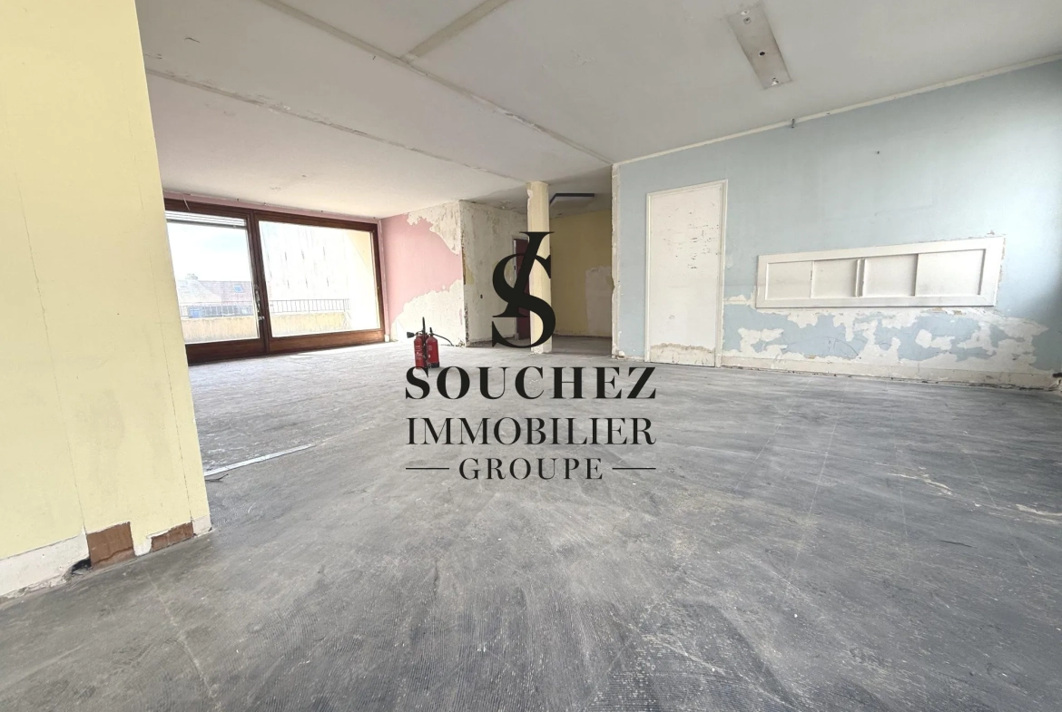 Appartement de 90 m² à aménager avec parking en hyper-centre d'Arras 