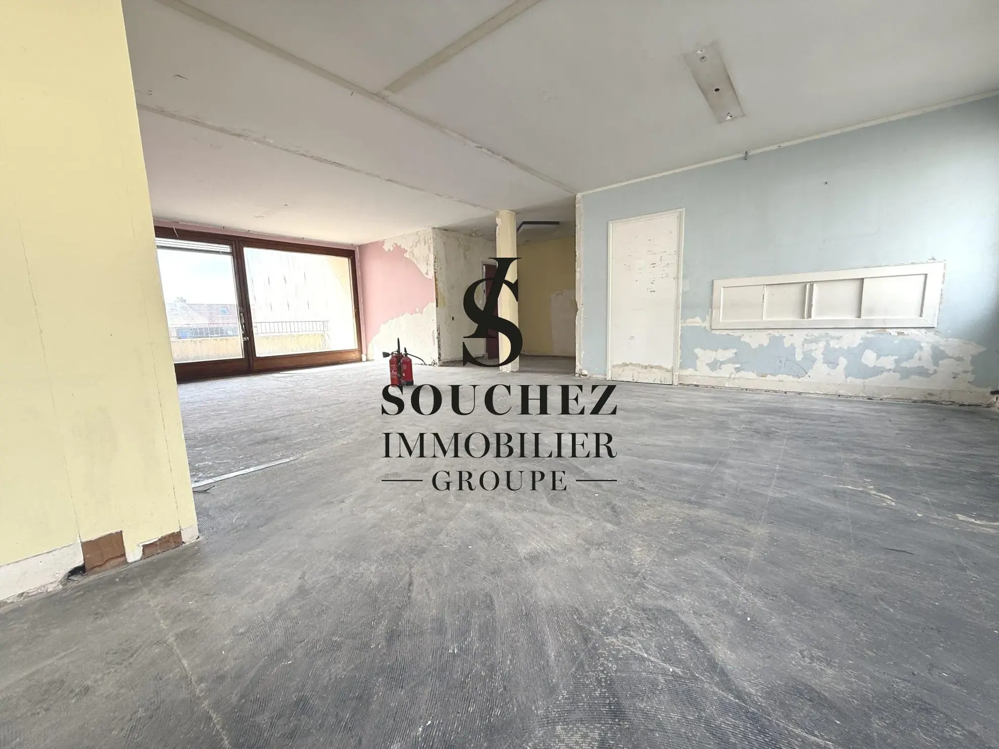 Appartement de 90 m² à aménager avec parking en hyper-centre d'Arras 