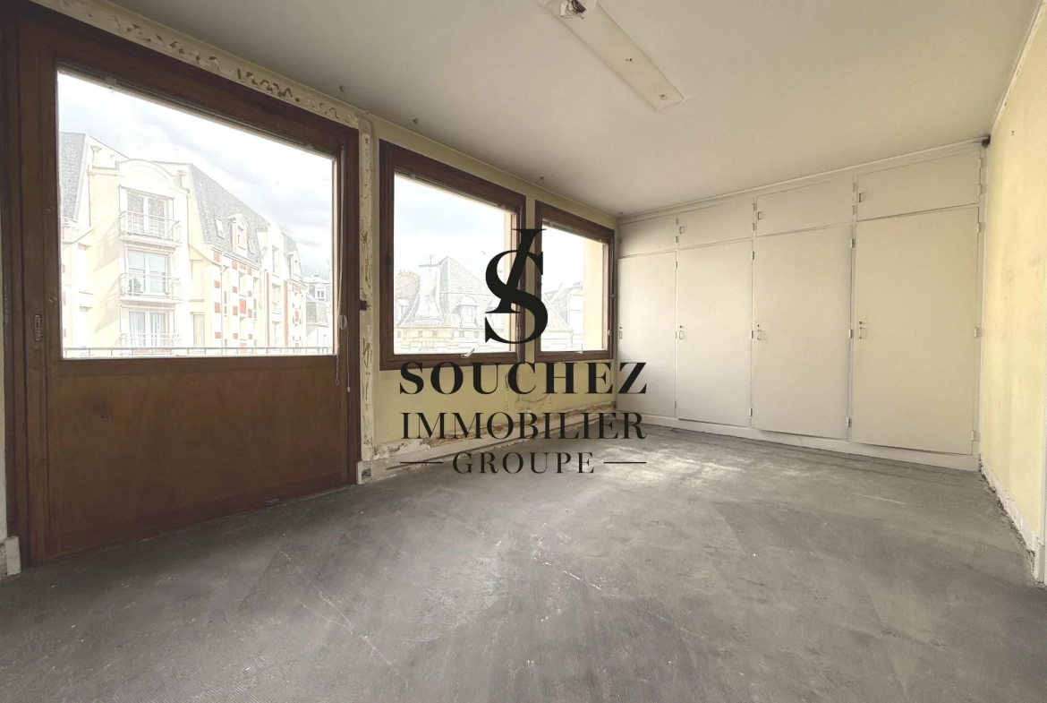 Appartement de 90 m² à aménager avec parking en hyper-centre d'Arras 