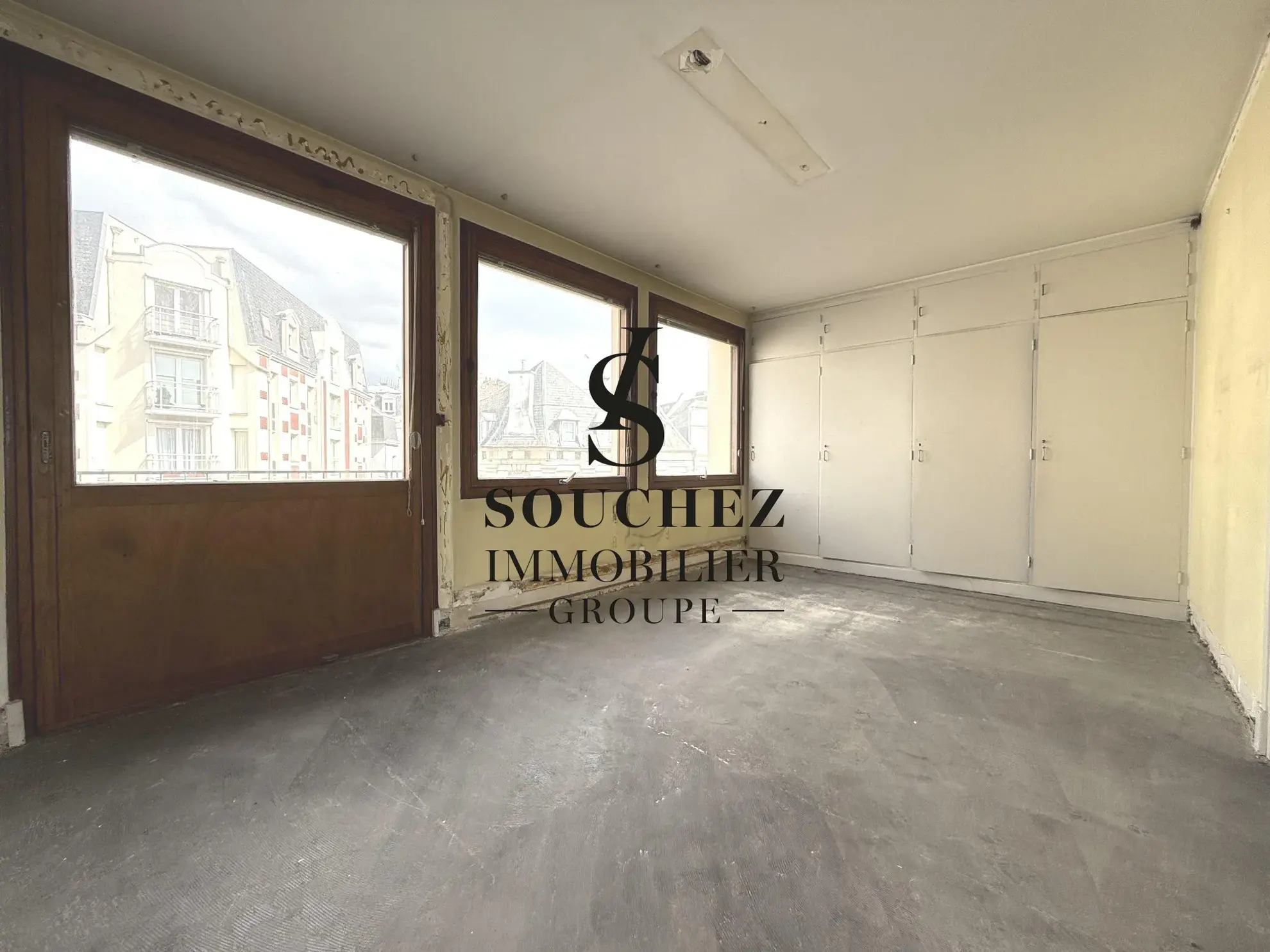 Appartement de 90 m² à aménager avec parking en hyper-centre d'Arras 