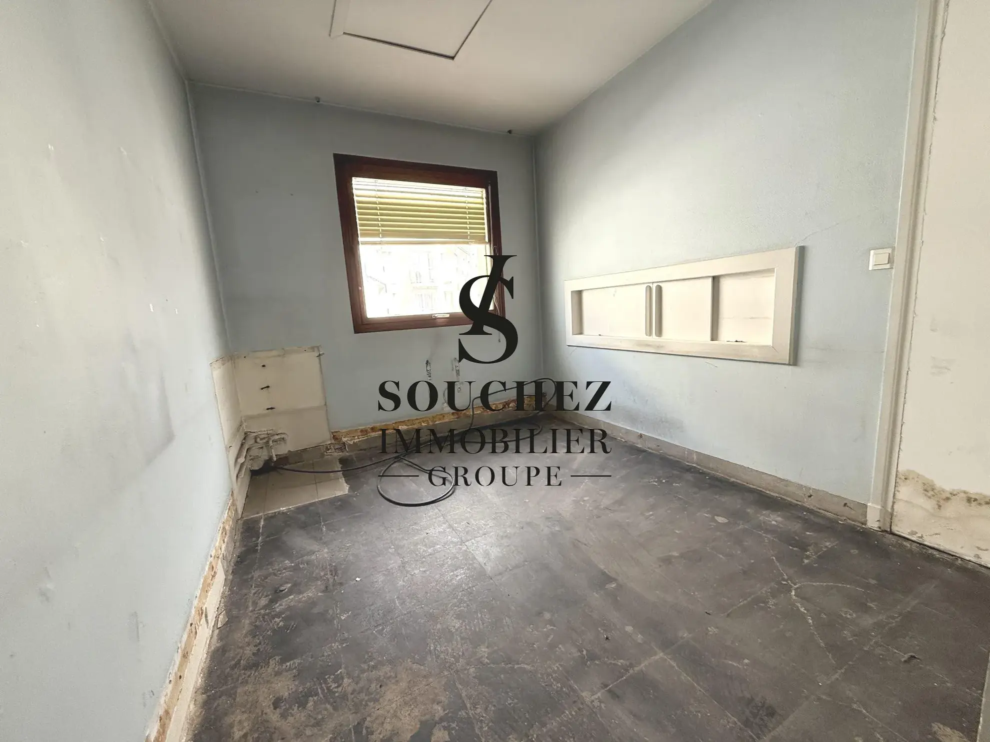 Appartement de 90 m² à aménager avec parking en hyper-centre d'Arras 