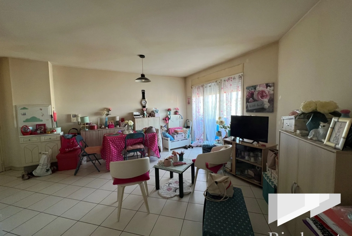 Appartement T1 avec terrasse à Fleury-les-Aubrais dans résidence récente 