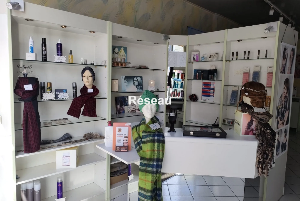 Salon de coiffure à vendre en centre-ville de Cloyes avec clientèle et équipements complets 