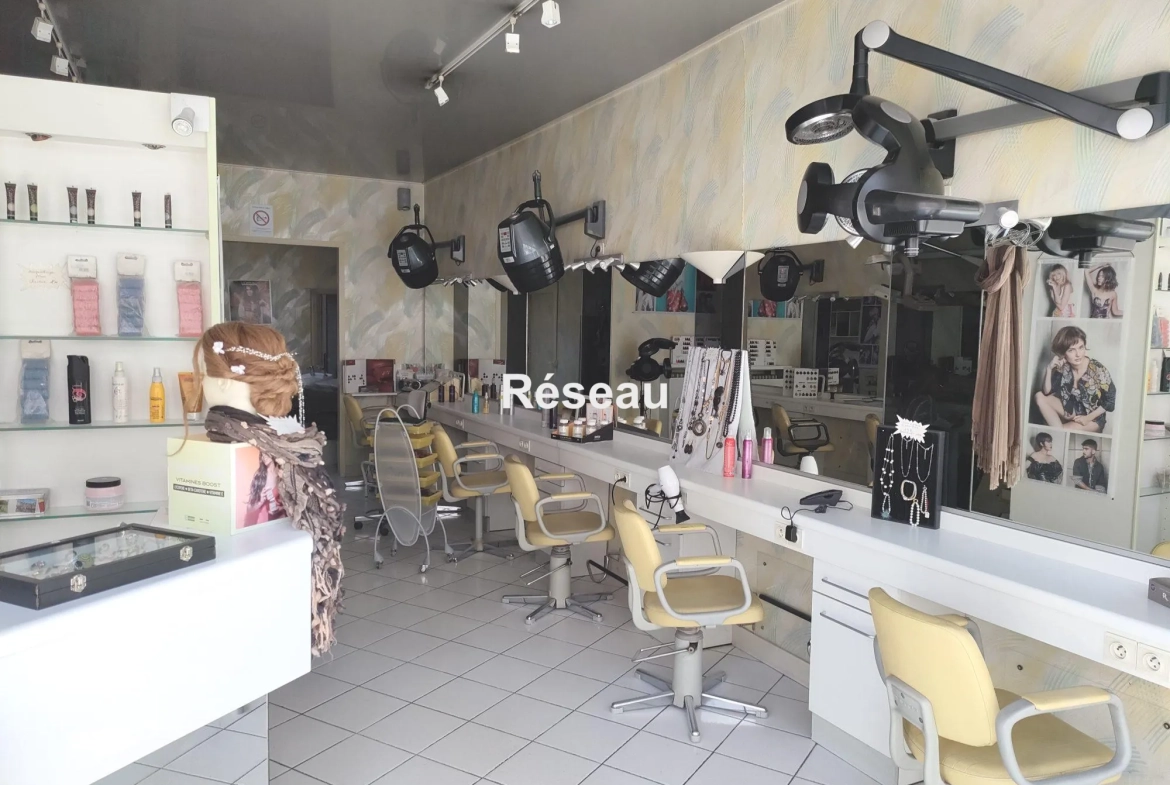 Salon de coiffure à vendre en centre-ville de Cloyes avec clientèle et équipements complets 