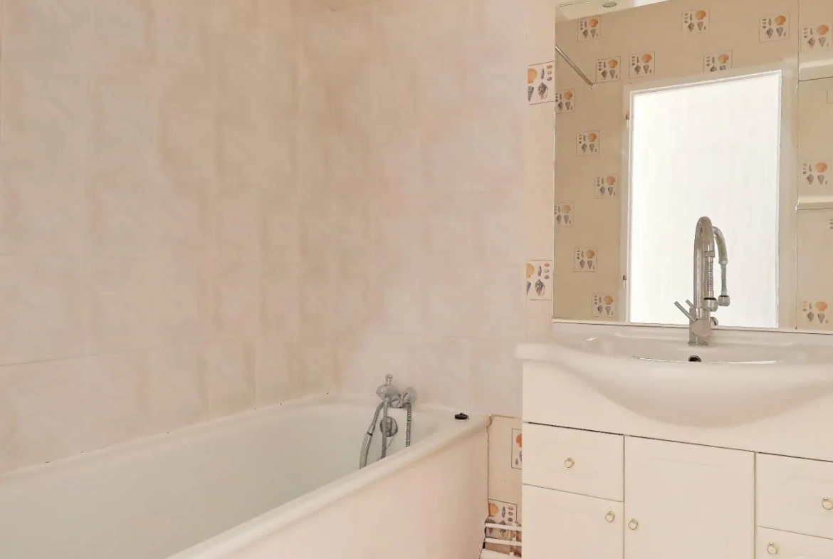 Appartement T2 à vendre à La Madeleine - 53 m², balcon et parking privé 