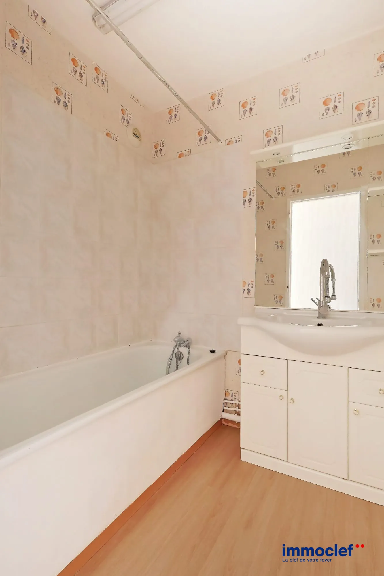 Appartement T2 à vendre à La Madeleine - 53 m², balcon et parking privé 