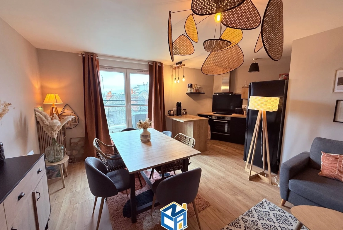 Vente appartement T2 en dernier étage avec deux balcons à Tours 