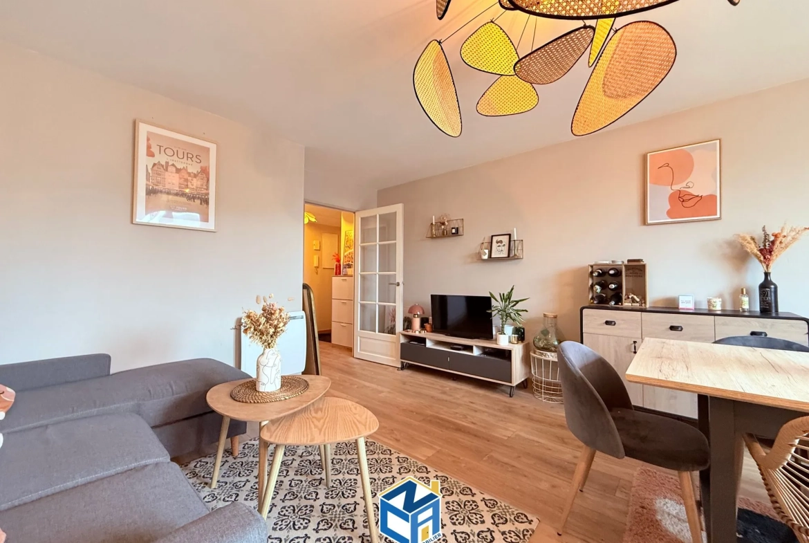 Vente appartement T2 en dernier étage avec deux balcons à Tours 
