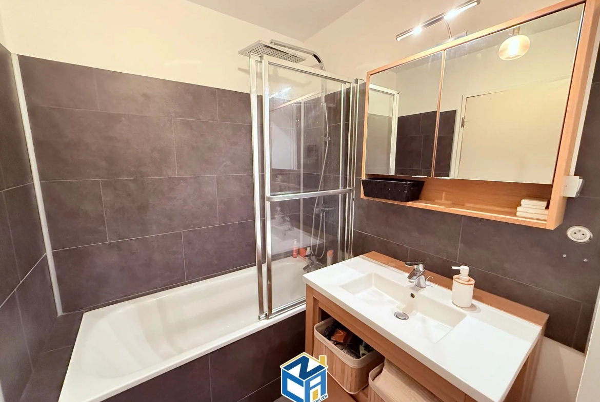 Vente appartement T2 en dernier étage avec deux balcons à Tours 