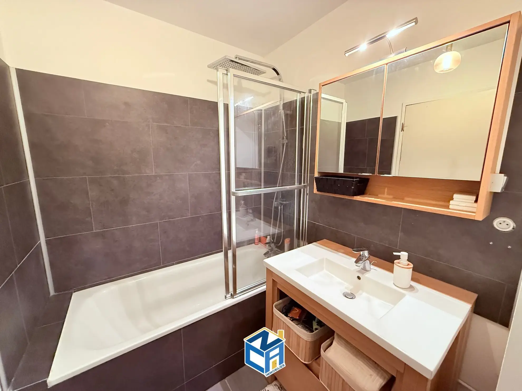 Vente appartement T2 en dernier étage avec deux balcons à Tours 