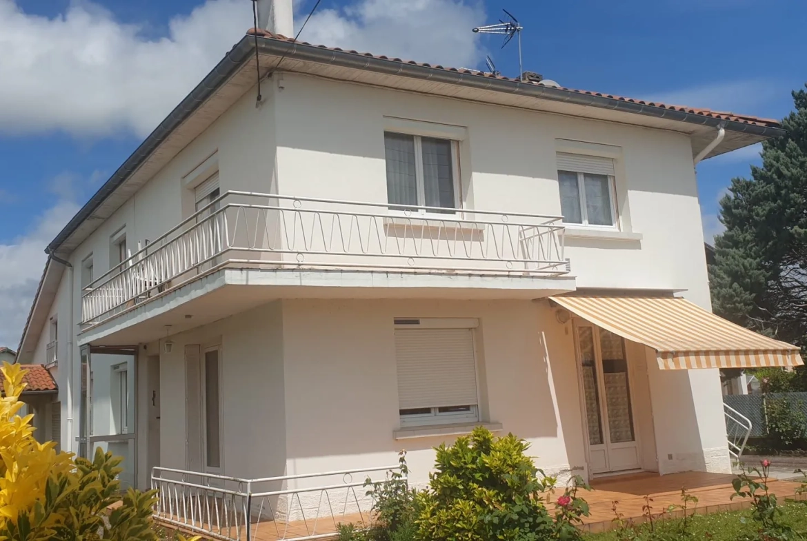 Maison spacieuse à Saint-Gaudens avec grand terrain et potentiel locatif élevé 